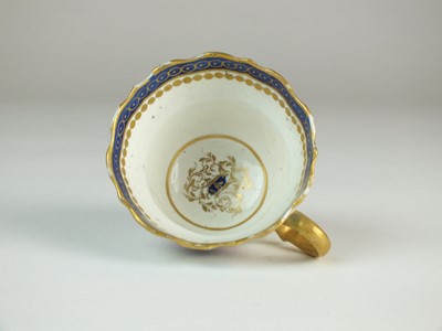 Lot 123 - Large Caughley half-fluted caudle cup, circa 1785-92