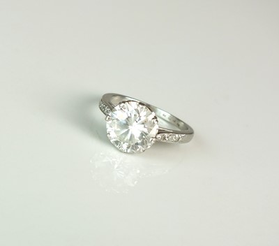 Lot 45 - A single stone diamond ring
