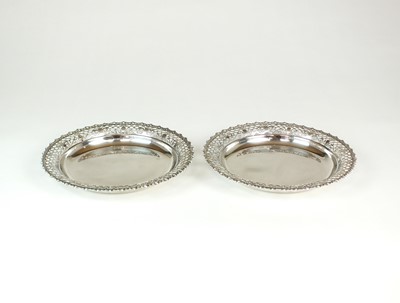 Lot 111 - A pair of Edwardian silver dishes