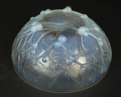 Lot 163 - R. Lalique 'Gui' or 'Mistletoe' pattern opalescent bowl
