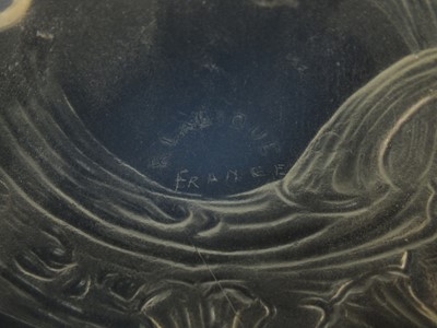 Lot 163 - R. Lalique 'Gui' or 'Mistletoe' pattern opalescent bowl