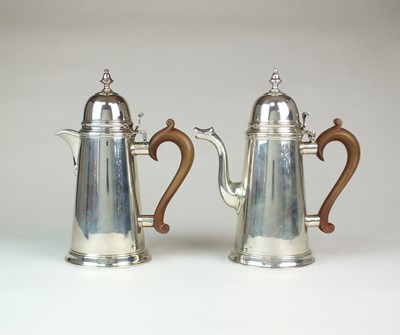 Lot 30 - A Queen Anne style silver coffee pot and hot water jug