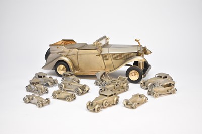 Lot 421 - A novelty man's jewellery/stud 'box' in the form of a Rolls Royce car