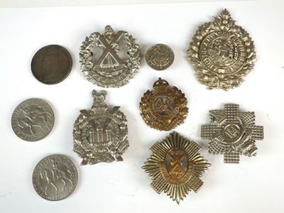 Lot 75 - First World War medal pair, Memorium card and group of assorted badges