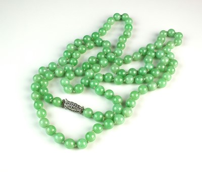 Lot 61 - A jade bead necklace