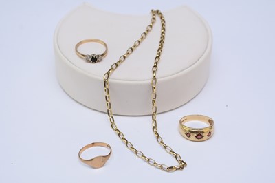 Lot 90 - Three rings and a 9ct gold chain necklace