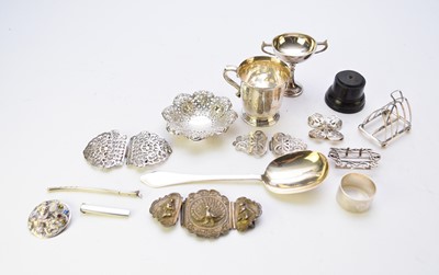 Lot 38 - A small collection of silver and white metal
