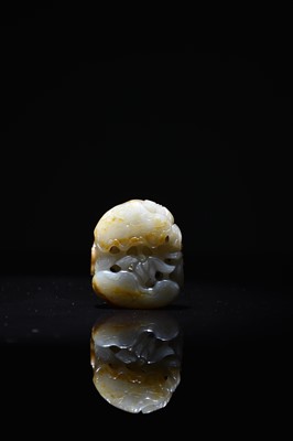 Lot 450 - A Chinese carved pale green and russet jade pendant, Qing Dynasty