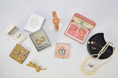 Lot 79 - A large collection of costume jewellery