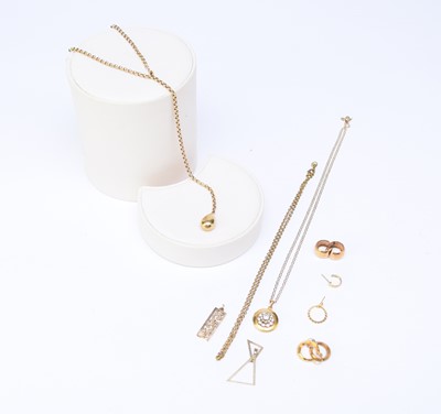 Lot 83 - A small collection of jewellery