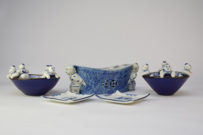 Lot 414 - A group of Chinese decorative ceramics