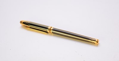 Lot 522 - An Elysee fountain pen, Parthenon laque classique