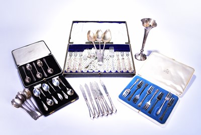 Lot 1 - A collection of cased and loose silver flatware