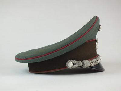 Lot 319 - A scarce German Third Reich Municipal Protection Police visor cap
