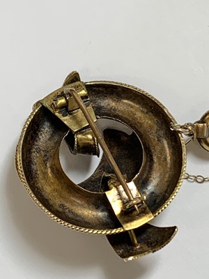 Lot 26 - A mid 19th century almandine garnet brooch
