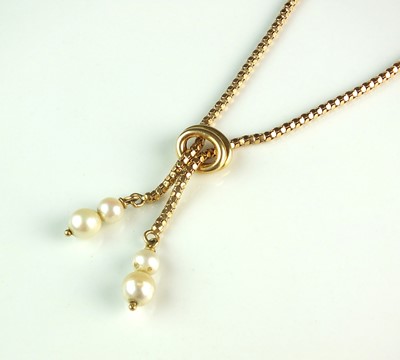 Lot 29 - A yellow metal and cultured pearl necklace