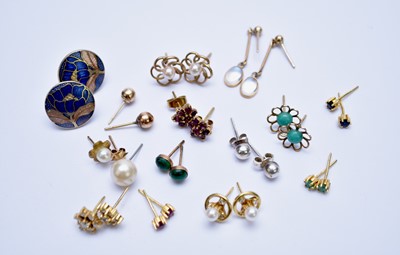 Lot 150 - A collection of various earrings