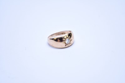 Lot 139 - A 9ct gold single stone diamond signet ring