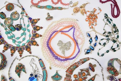 Lot 106 - A large collection of costume jewellery