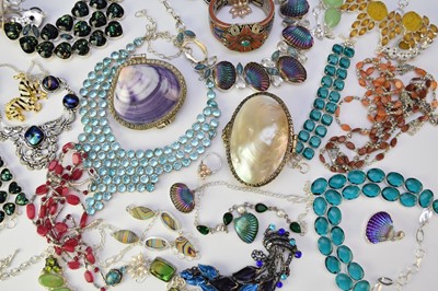 Lot 107 - A large collection of costume jewellery