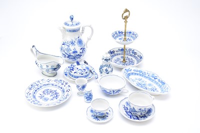 Lot 464 - A large and comprehensive assembled service in the 'Blue Onion' and similar patterns