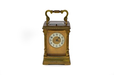 Lot 654 - An early 20th century brass carriage clock