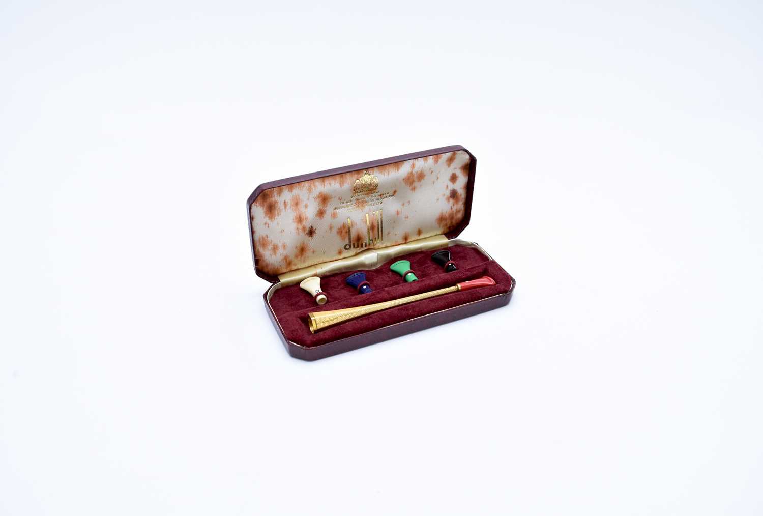 Lot 81 - A cased 9ct gold Dunhill cigarette holder