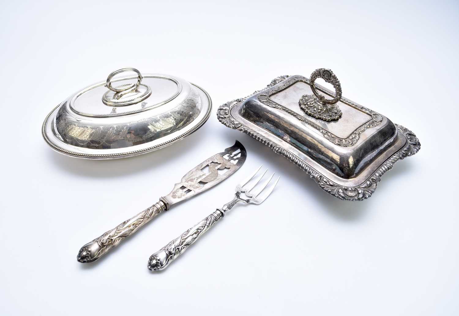 Lot 53 - A collection of plated wares