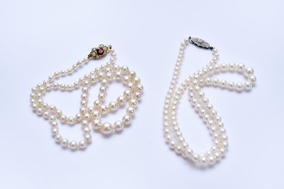 Lot 132 - Two cultured pearl necklaces