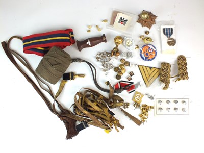 Lot 307 - A mixed lot of insignia, uniform and various...