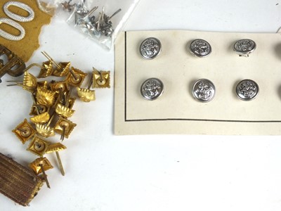 Lot 307 - A mixed lot of insignia, uniform and various...
