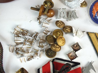 Lot 307 - A mixed lot of insignia, uniform and various...