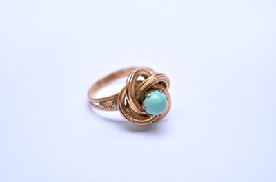 Lot 126 - A yellow metal turquoise ring