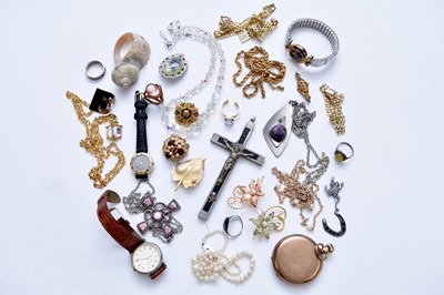 Lot 127 - A collection of jewellery and costume jewellery