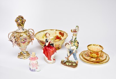 Lot 466 - A group of ceramics including Royal Doulton and Royal Worcester