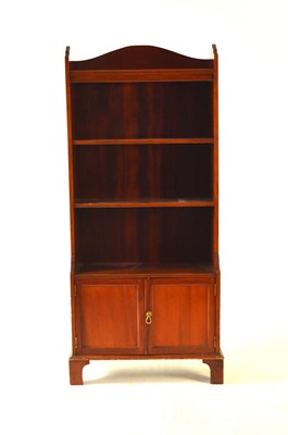 Lot 701 - An Edwardian mahogany open bookcase