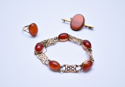 Lot 213 - A Carnelian suite of jewellery