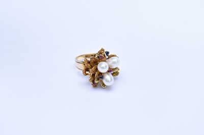 Lot 105 - A freshwater pearl, sapphire and diamond cocktail ring