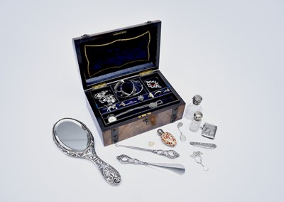 Lot 109 - A collection of jewellery and costume jewellery