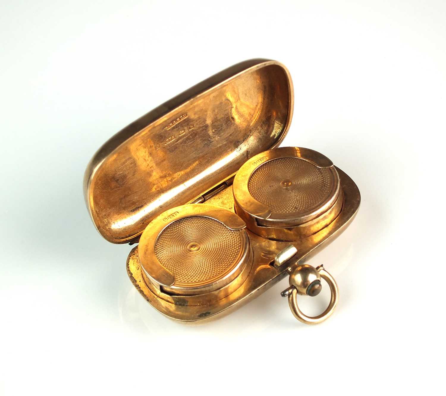 Lot 19 - A 9ct gold twin sovereign case