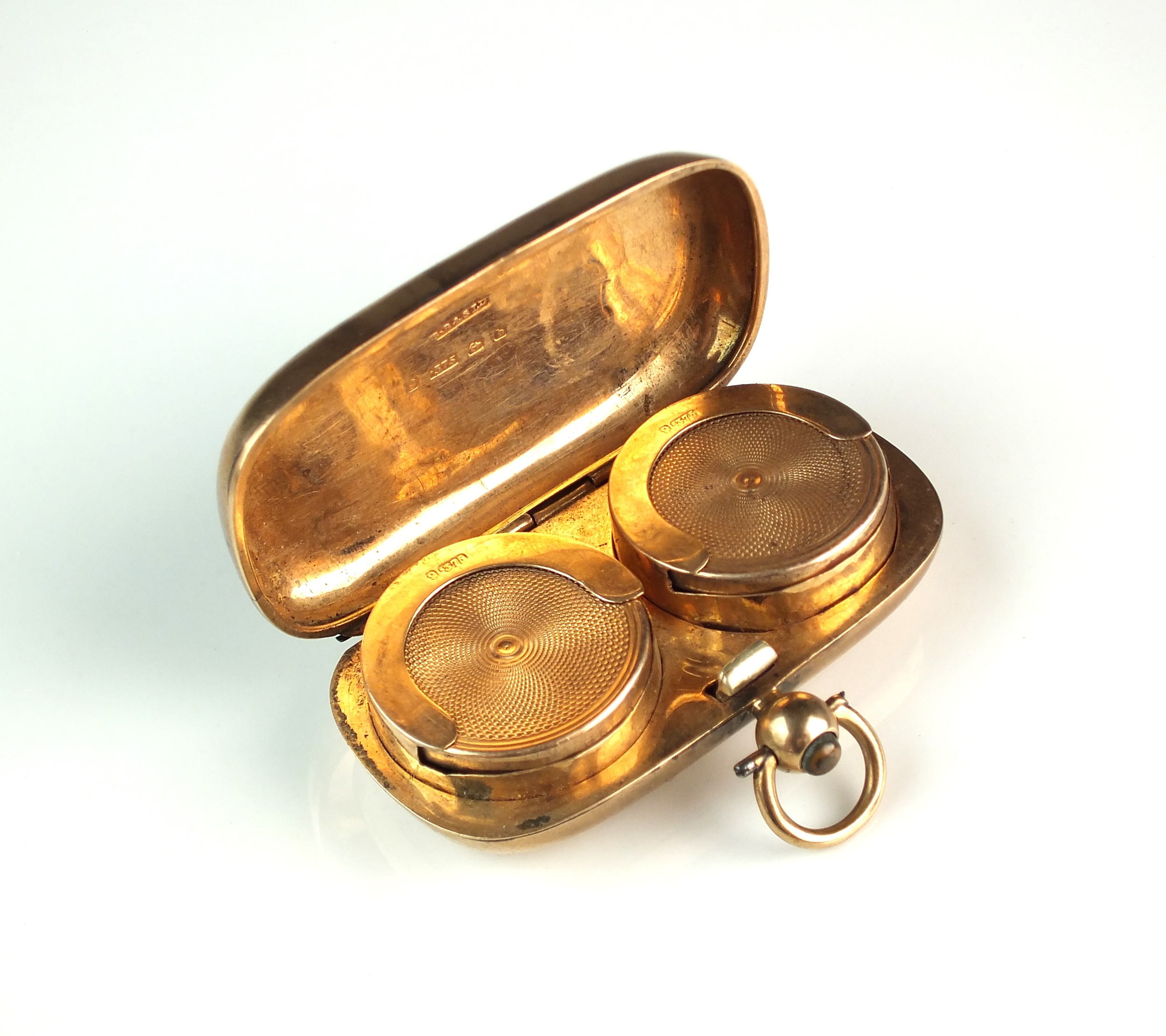 Lot 19 A 9ct gold twin sovereign case