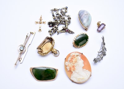 Lot 113 - A small collection of jewellery