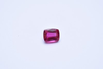 Lot 104 - An unmounted cushion cut pink sapphire