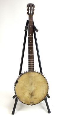 Lot 588 - An un-named six string classic banjo