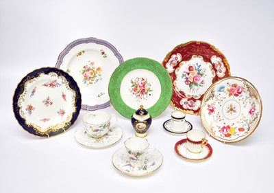 Lot 463 - An assembled collection of Coalport porcelain