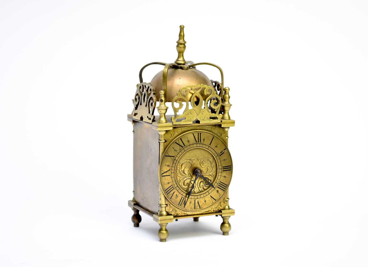 Lot 615 - A reproduction brass lantern clock
