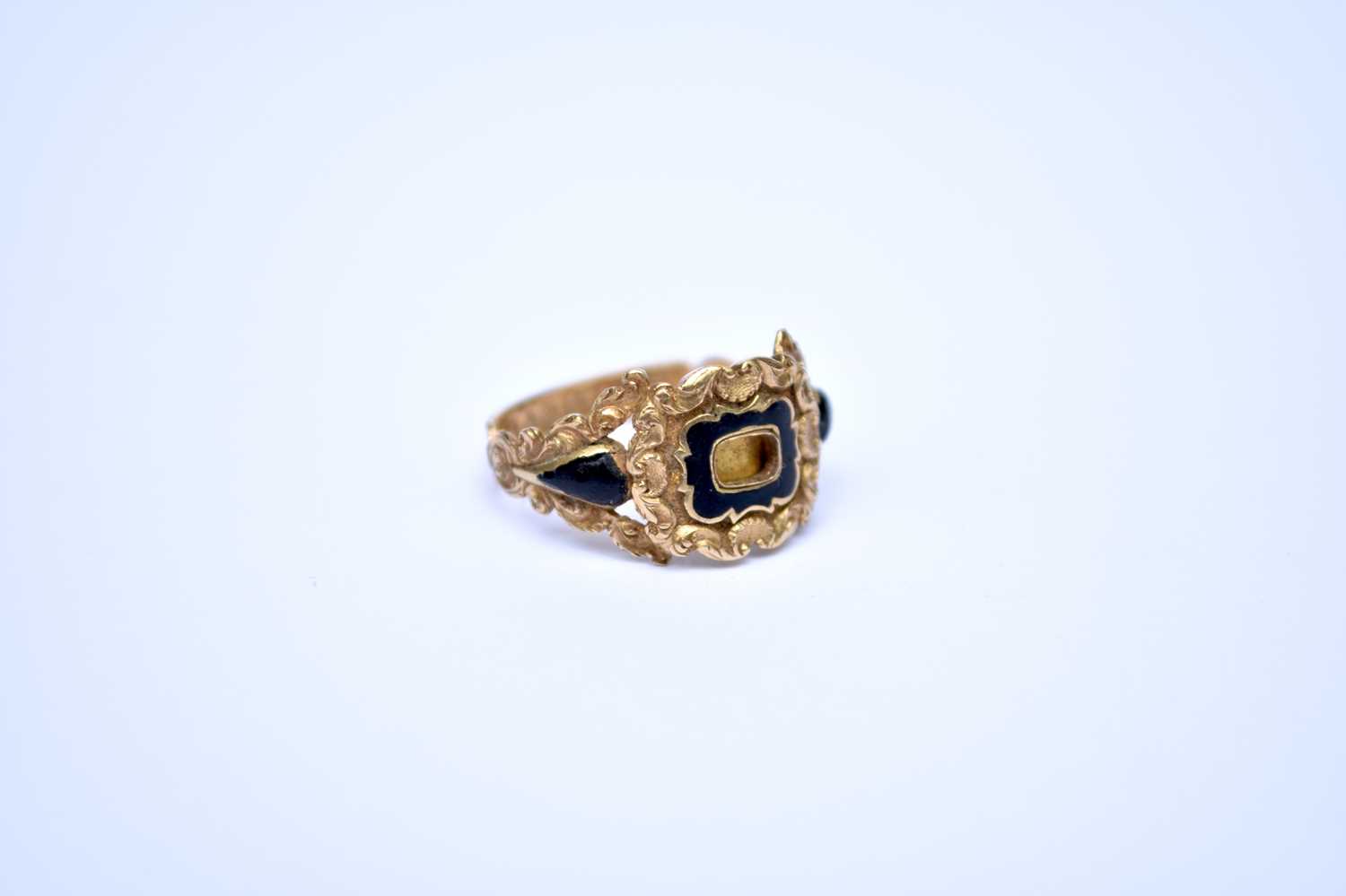 Lot 94 - A William IV 18ct gold and black enamel mourning ring