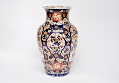 Lot 492 - An early 20th century Imari vase