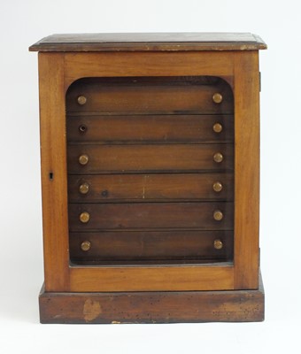 Lot 556 - An Edwardian mahogany collectors' curio cabinet