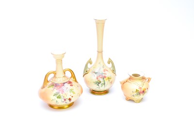 Lot 417 - A group of three pieces of Royal Worcester...